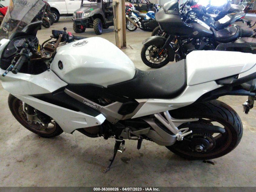 2014 HONDA VFR800 F JH2RC7915EK000095