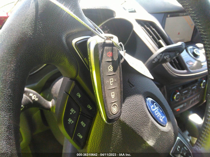 VIN 1FMCU0JD7HUE04688 2017 FORD ESCAPE TITANIUM