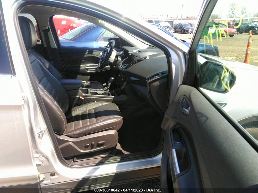 VIN 1FMCU0JD7HUE04688 2017 FORD ESCAPE TITANIUM