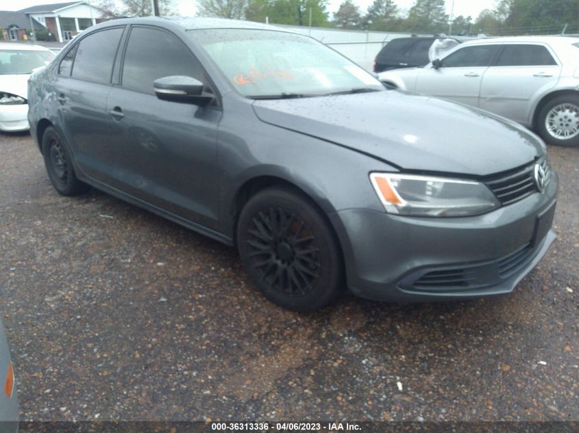 2014 VOLKSWAGEN JETTA SEDAN SE - 3VWD17AJ8EM416927