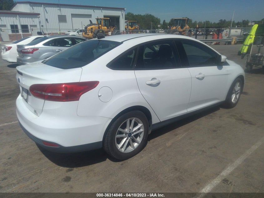 VIN 1FADP3FE2JL265476 2018 FORD FOCUS SE