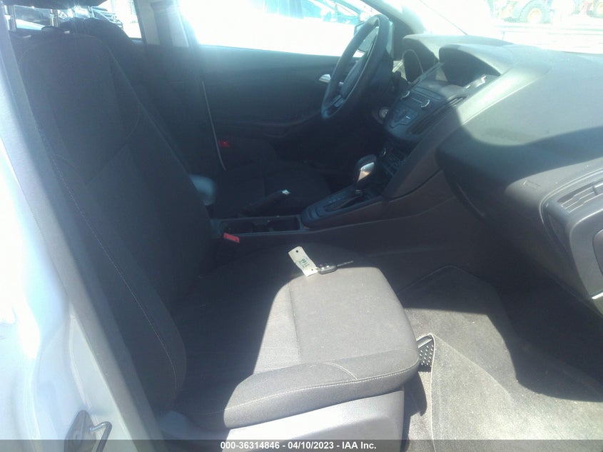 VIN 1FADP3FE2JL265476 2018 FORD FOCUS SE