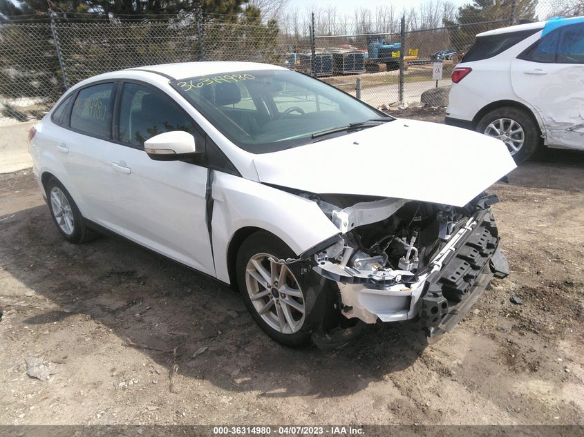 VIN 1FADP3F20JL215360 2018 FORD FOCUS SE