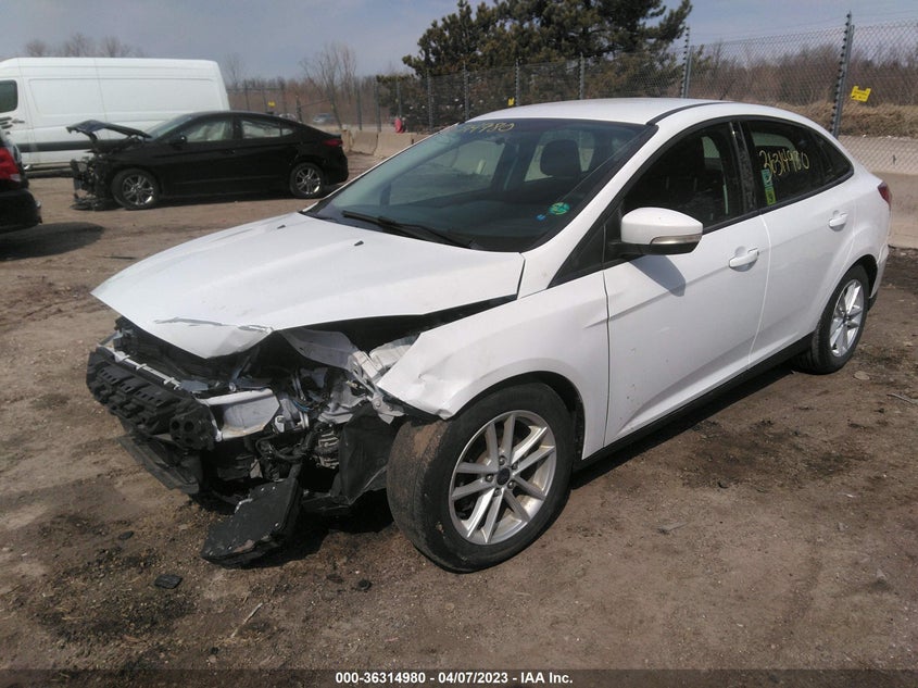 VIN 1FADP3F20JL215360 2018 FORD FOCUS SE