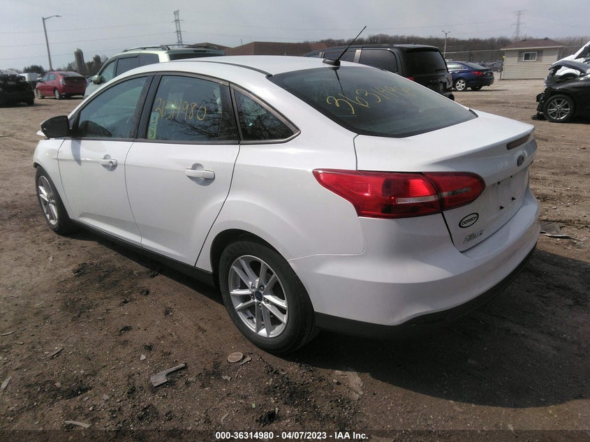 VIN 1FADP3F20JL215360 2018 FORD FOCUS SE