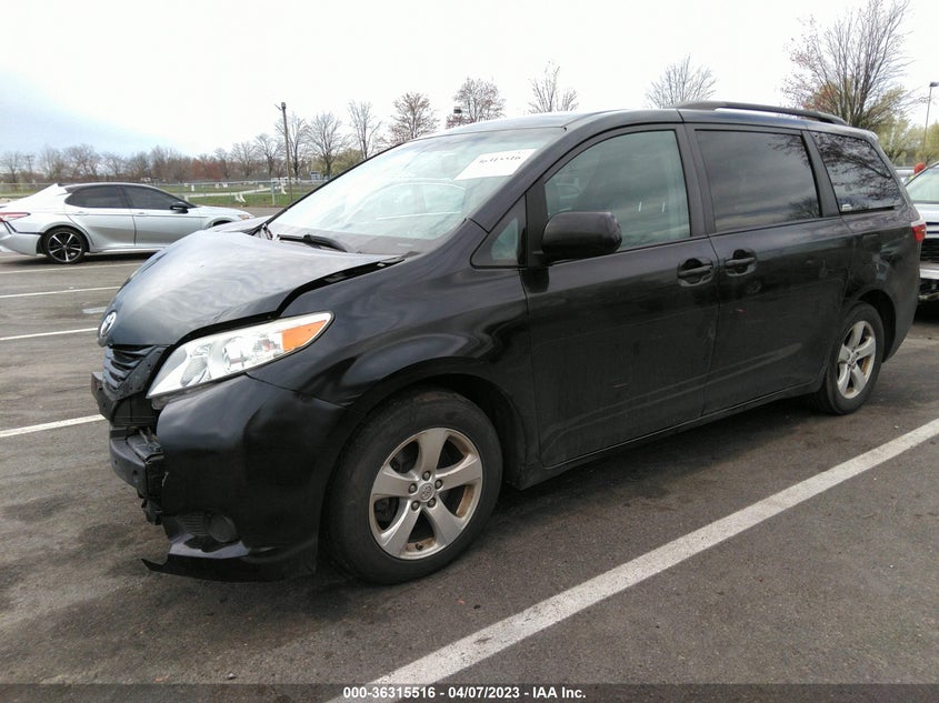 VIN 5TDKZ3DC3HS779942 2017 TOYOTA SIENNA LE