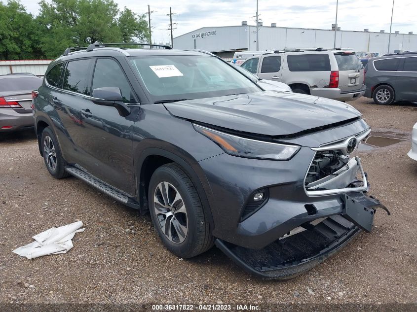 2022 TOYOTA HIGHLANDER XLE - 5TDGZRAH6NS557805