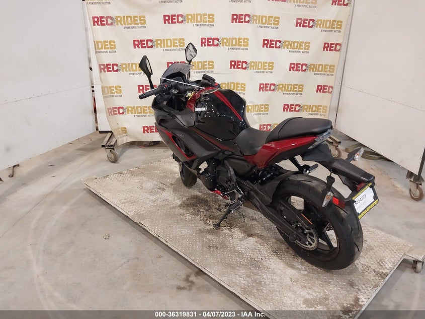VIN ML5EXEM12MDA45471 2021 KAWASAKI EX650 M