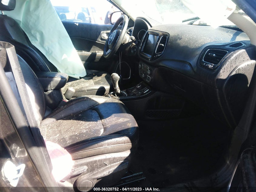 VIN 3C4NJDCB2JT458408 2018 JEEP COMPASS LIMITED