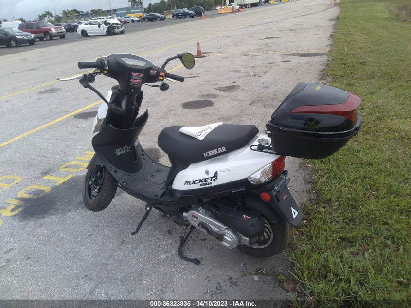VIN LL0TCAPHXMG010477 2021 YNGF 49CC SCOOTER