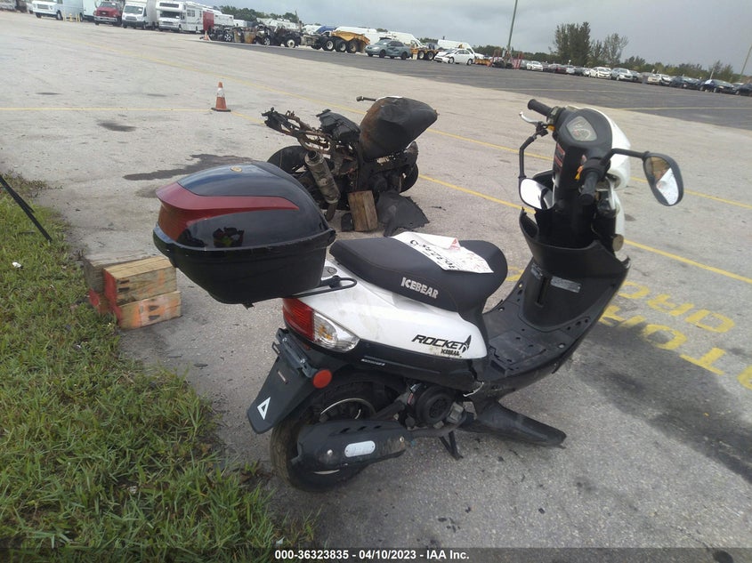 VIN LL0TCAPHXMG010477 2021 YNGF 49CC SCOOTER