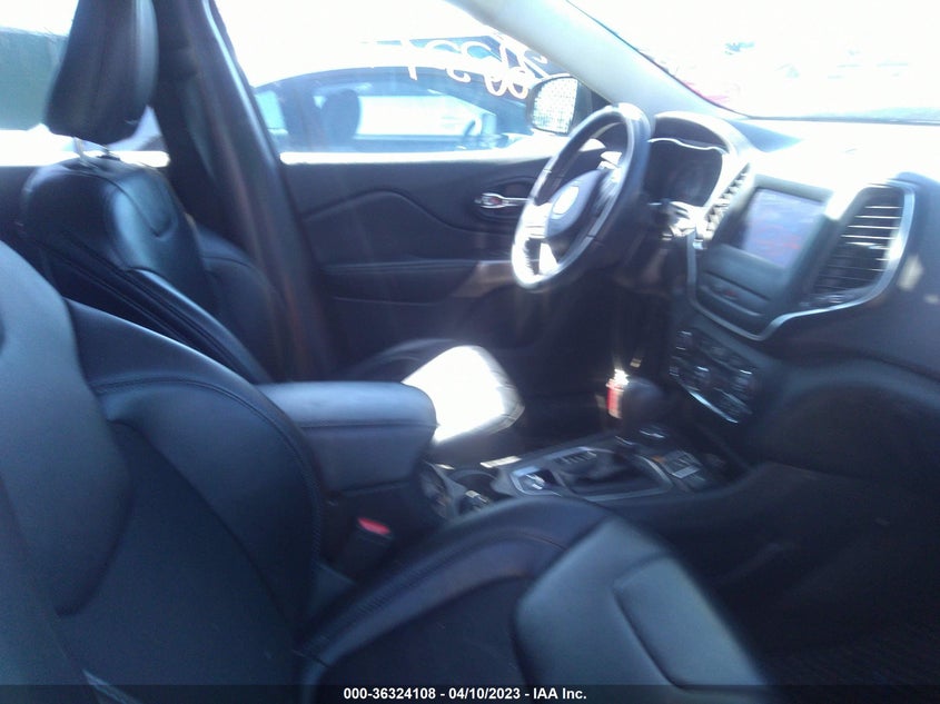 VIN 1C4PJMLX2KD223633 2019 JEEP CHEROKEE LATITUDE PLUS