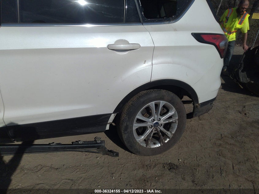 VIN 1FMCU0G91HUD17629 2017 FORD ESCAPE SE