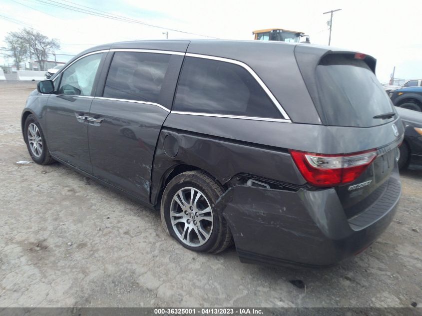 VIN 5FNRL5H64DB018027 2013 HONDA ODYSSEY no.3