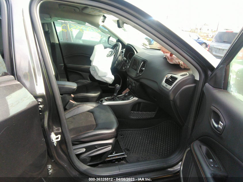 VIN 3C4NJDBB5LT209668 2020 JEEP COMPASS LATITUDE