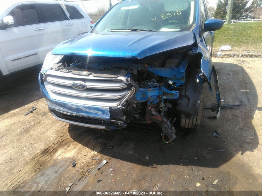 VIN 1FMCU0GD1HUD38310 2017 FORD ESCAPE SE