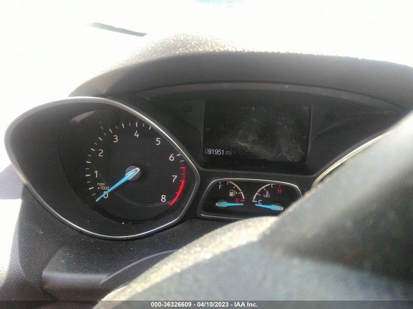 VIN 1FMCU0GD1HUD38310 2017 FORD ESCAPE SE