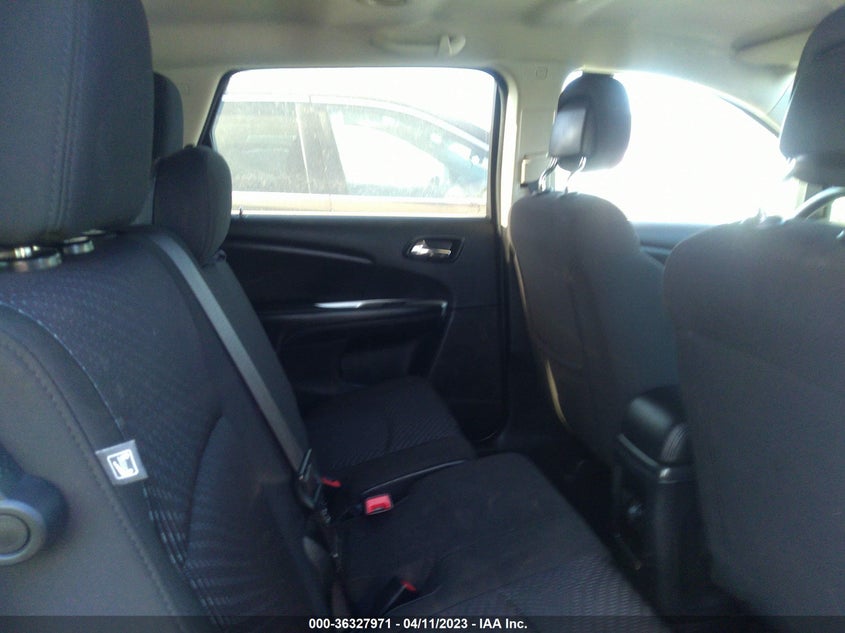 VIN 3C4PDCBBXKT738106 2019 DODGE JOURNEY SE