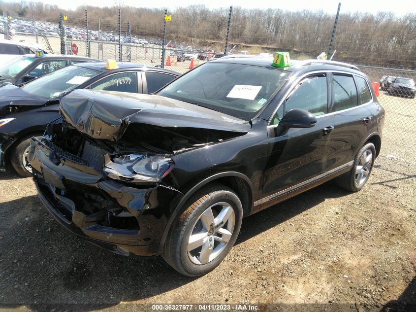 2013 VOLKSWAGEN TOUAREG LUX WVGEF9BP8DD011938