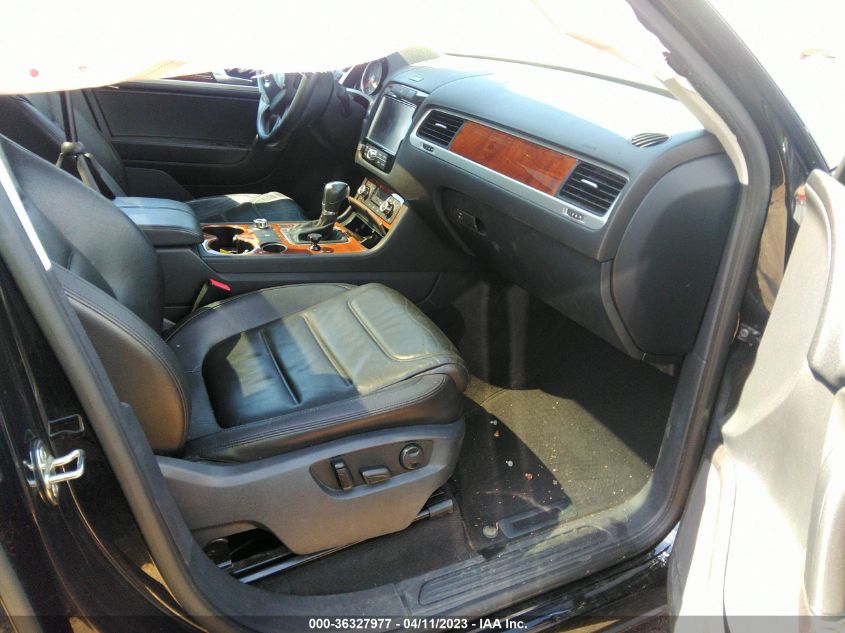 2013 VOLKSWAGEN TOUAREG LUX WVGEF9BP8DD011938