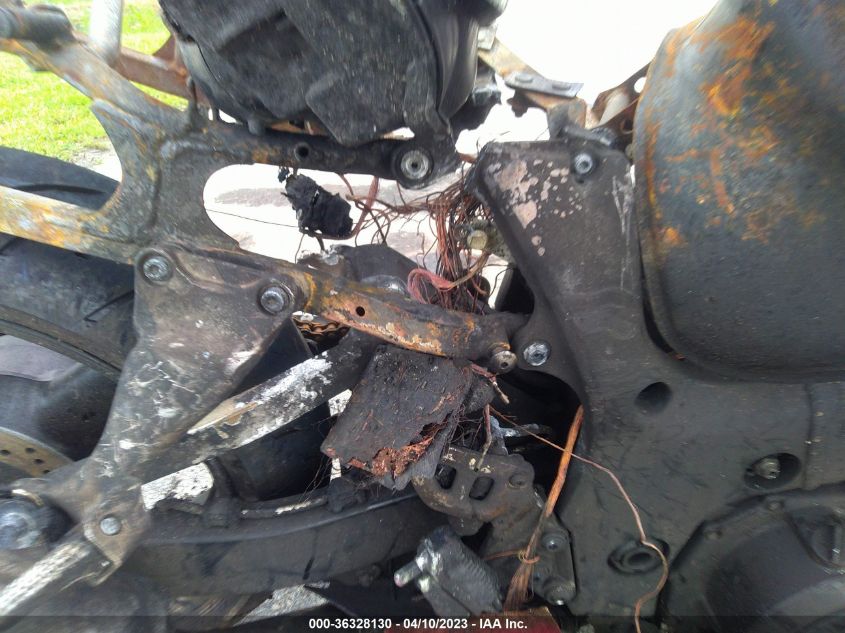 2002 SUZUKI GSX1300 R JS1GW71A122105631