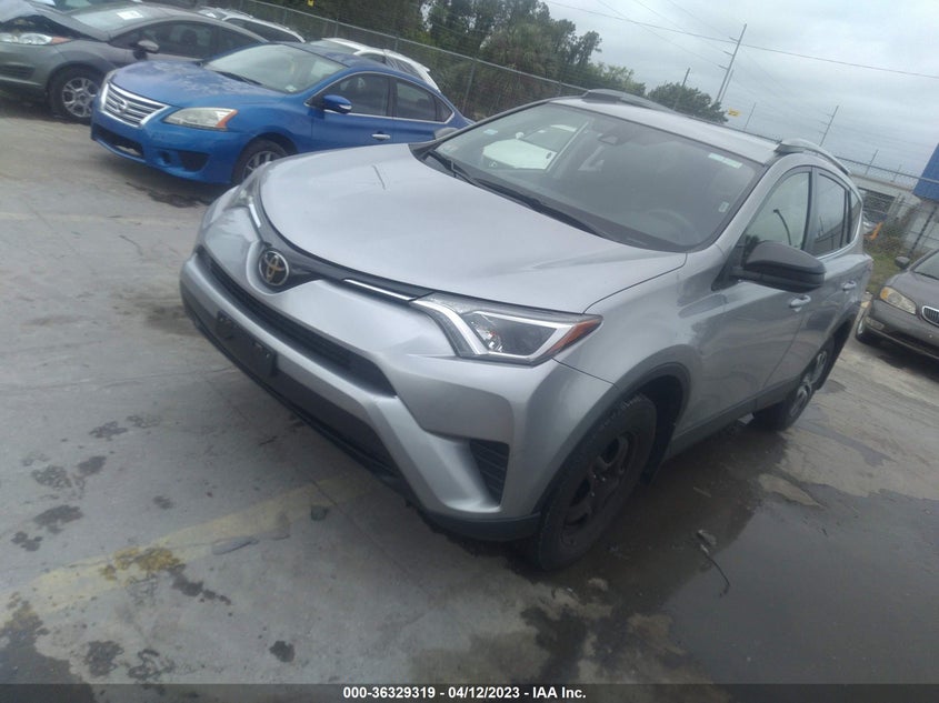 VIN JTMBFREVXJJ240863 2018 TOYOTA RAV4 LE