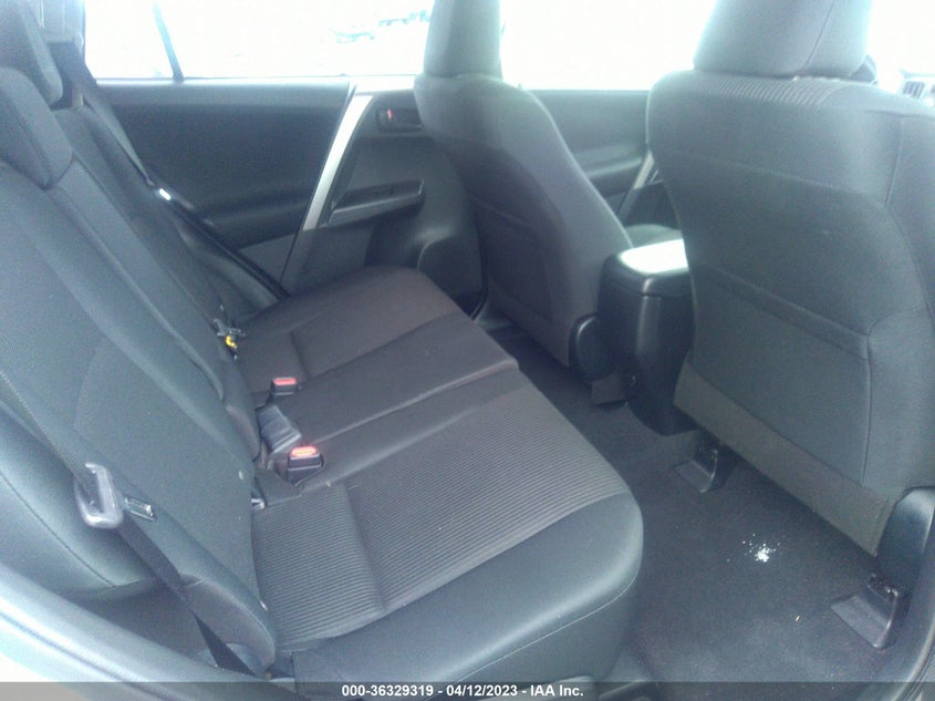 VIN JTMBFREVXJJ240863 2018 TOYOTA RAV4 LE