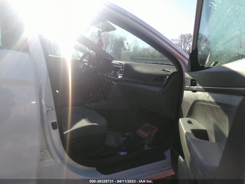 VIN 5NPD74LF3HH210207 2017 HYUNDAI ELANTRA SE