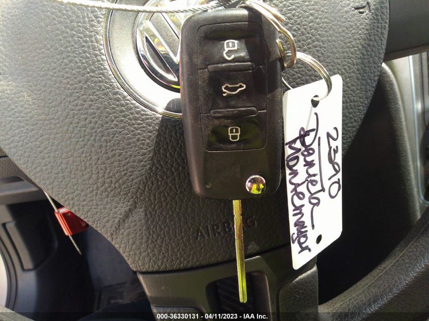 2014 VOLKSWAGEN PASSAT S - 1VWAS7A31EC090343