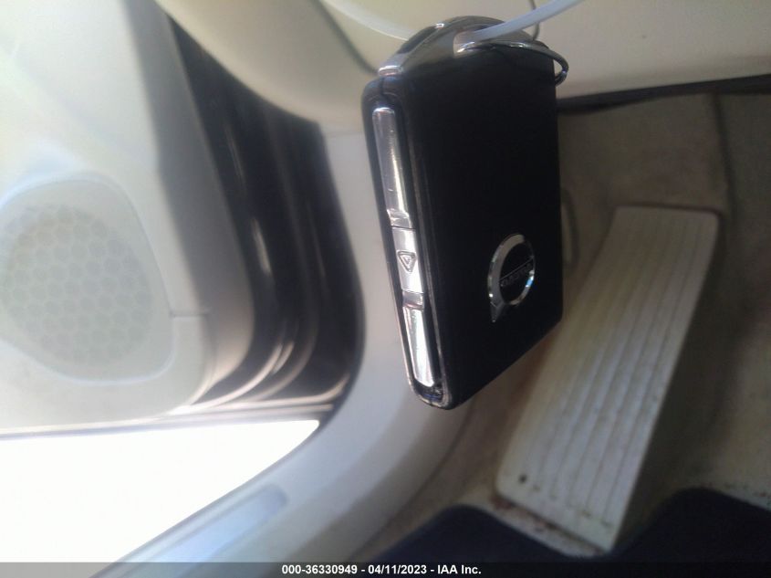 2016 VOLVO XC90 T6 MOMENTUM - YV4A22PK5G1015600