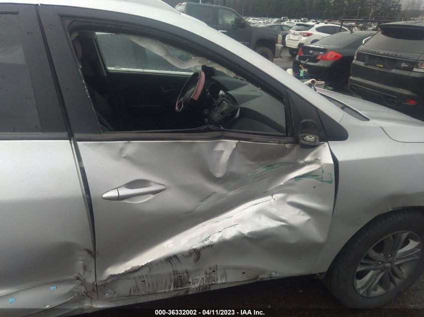 2015 HYUNDAI TUCSON SE - KM8JUCAG8FU009693