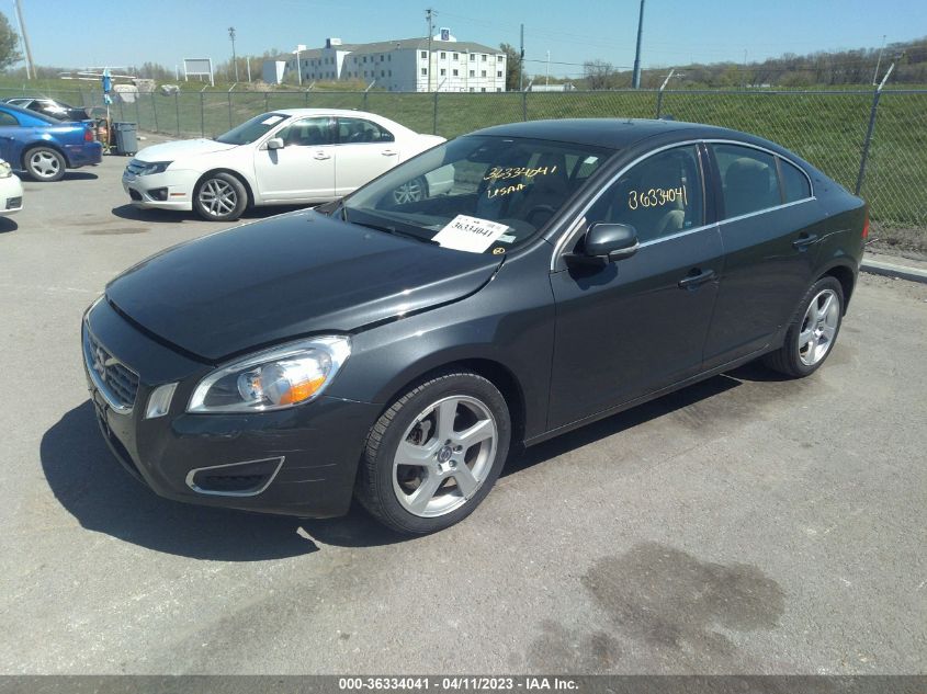 2013 VOLVO S60 T5 - YV1612FS0D2180595
