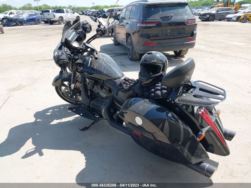 2014 VICTORY MOTORCYCLES CROSS ROADS 8-BALL 5VPBA36N2E3032238