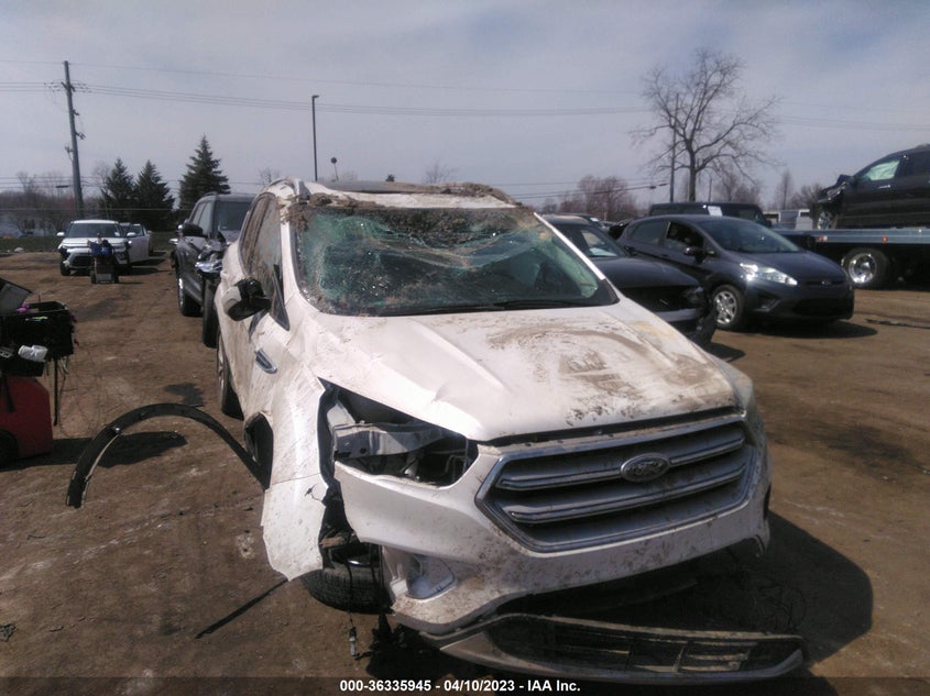 VIN 1FMCU9J94JUD03646 2018 FORD ESCAPE TITANIUM
