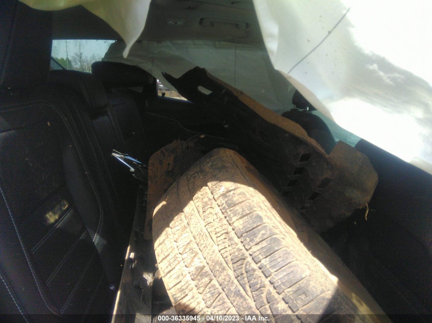 VIN 1FMCU9J94JUD03646 2018 FORD ESCAPE TITANIUM