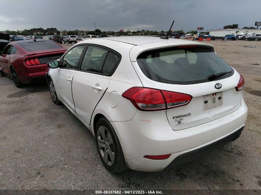 2016 KIA FORTE 5-DOOR LX - KNAFK5A80G5527150