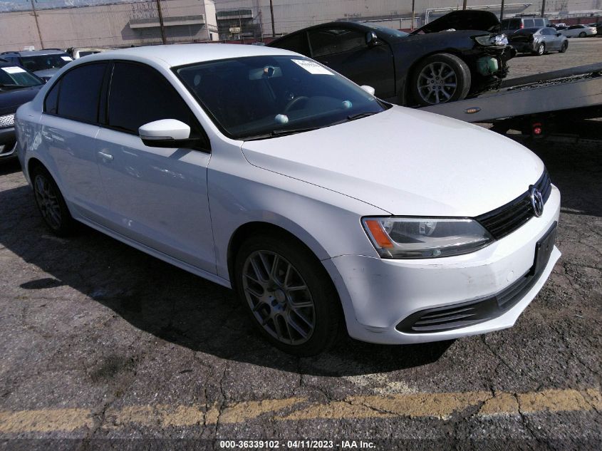 2014 VOLKSWAGEN JETTA SEDAN SE - 3VWD17AJ1EM413609