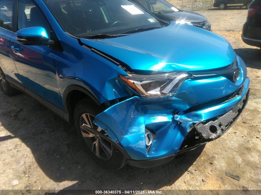 VIN 2T3RFREV5JW814981 2018 TOYOTA RAV4 XLE