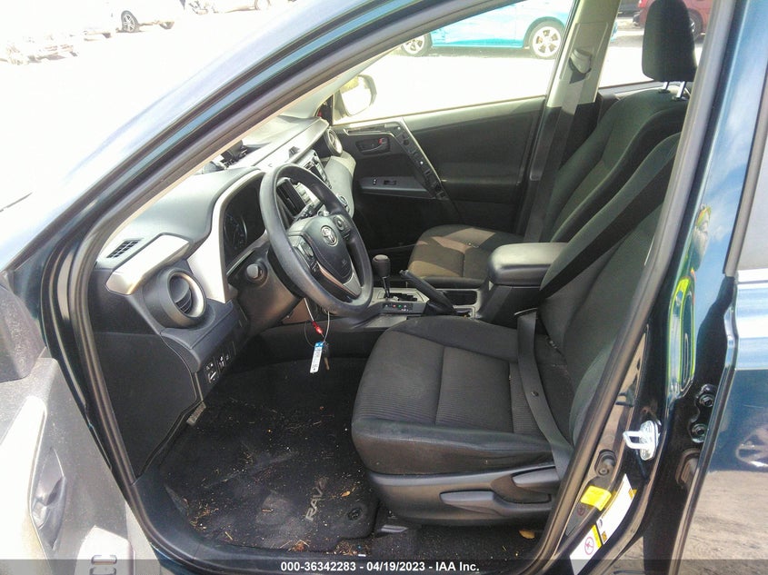 VIN JTMZFREV8JJ750417 2018 TOYOTA RAV4 LE