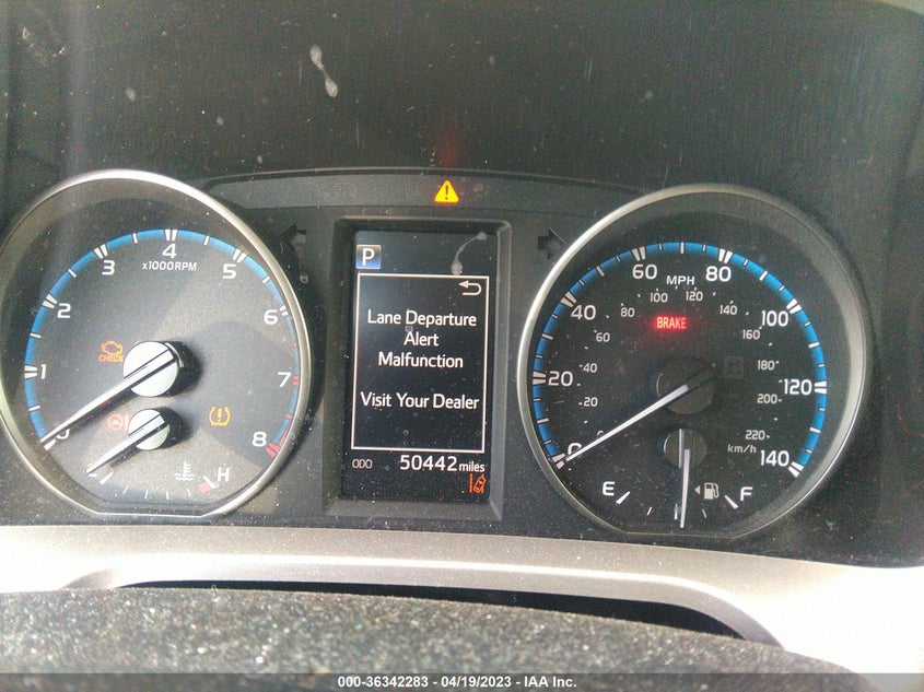 VIN JTMZFREV8JJ750417 2018 TOYOTA RAV4 LE