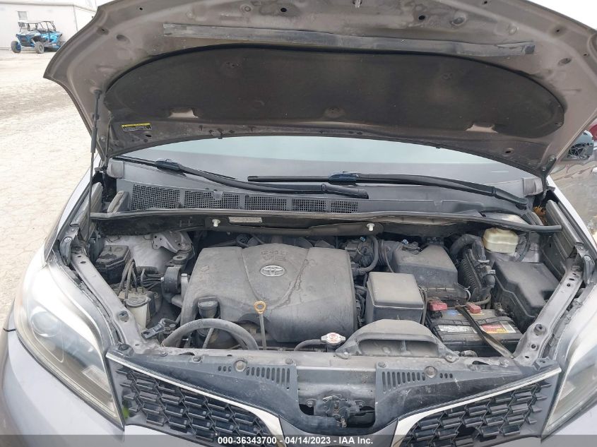 2018 TOYOTA SIENNA SE - 5TDXZ3DC7JS904016