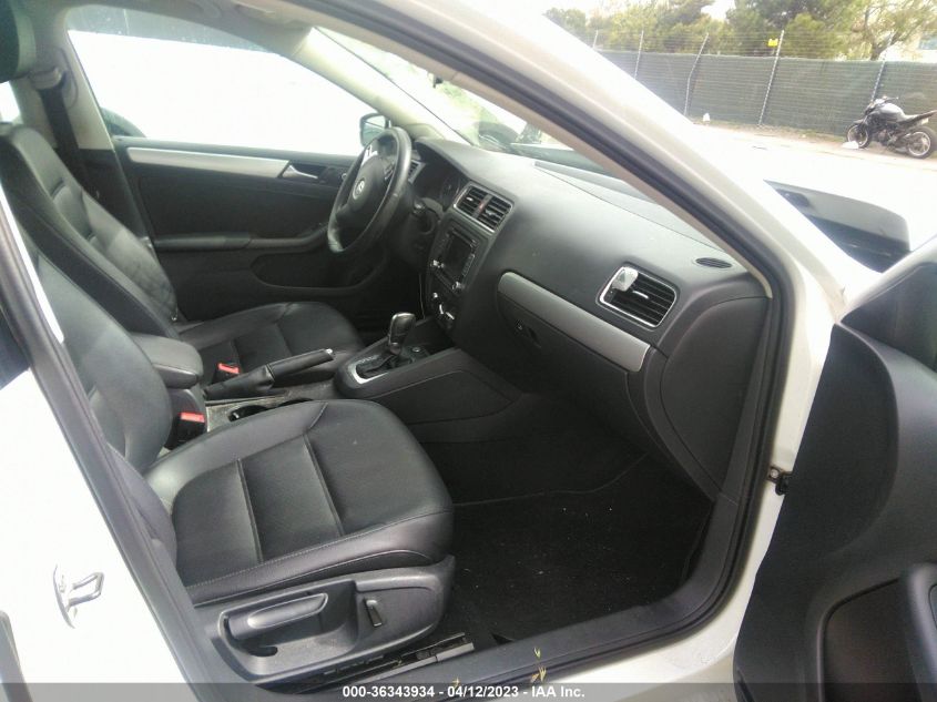 2014 VOLKSWAGEN JETTA SEDAN SE - 3VWD17AJ8EM406687