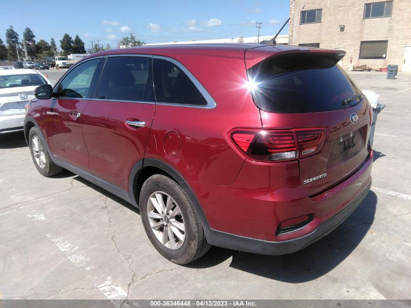 VIN 5XYPGDA51KG472717 Kia Sorento LX V6 2019 3