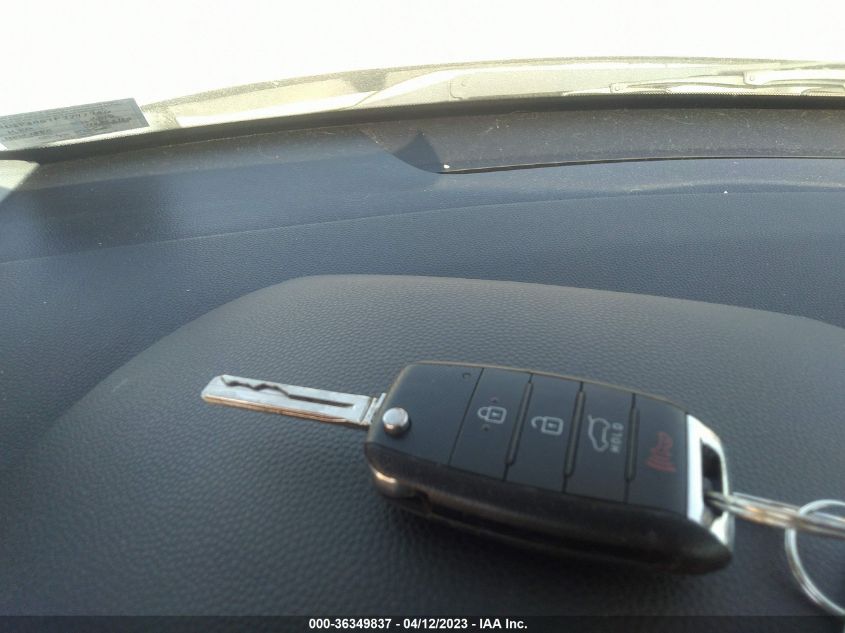 2015 KIA SOUL + - KNDJP3A57F7797956