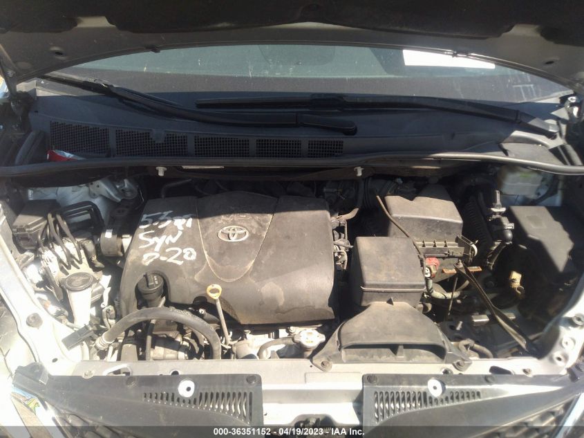 2017 TOYOTA SIENNA SE - 5TDXZ3DC8HS868489