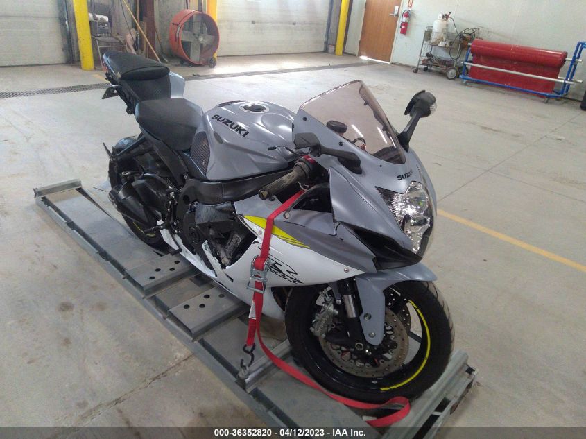 2022 SUZUKI GSX-R600 - JS1GN7FA5N7100385