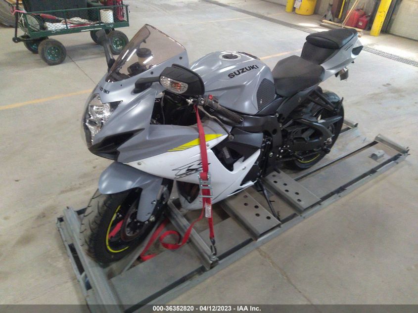 2022 SUZUKI GSX-R600 - JS1GN7FA5N7100385