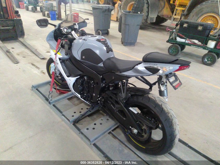 2022 SUZUKI GSX-R600 - JS1GN7FA5N7100385