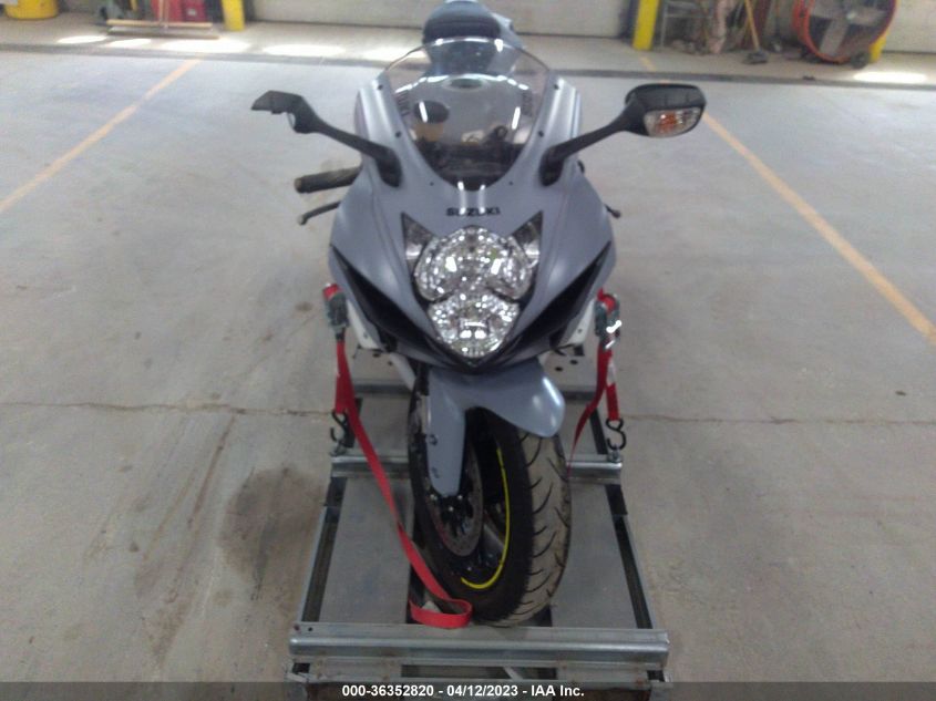 2022 SUZUKI GSX-R600 - JS1GN7FA5N7100385