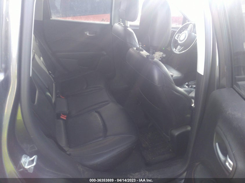VIN 3C4NJDCB1JT113368 2018 JEEP COMPASS LIMITED